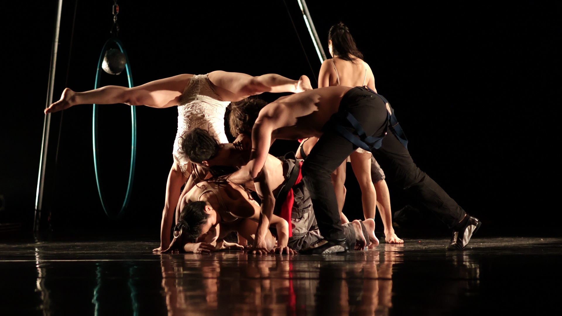 La tentación de Duchamp. Ready made sobre el escenario de la Sala Miguel Covarrubias.