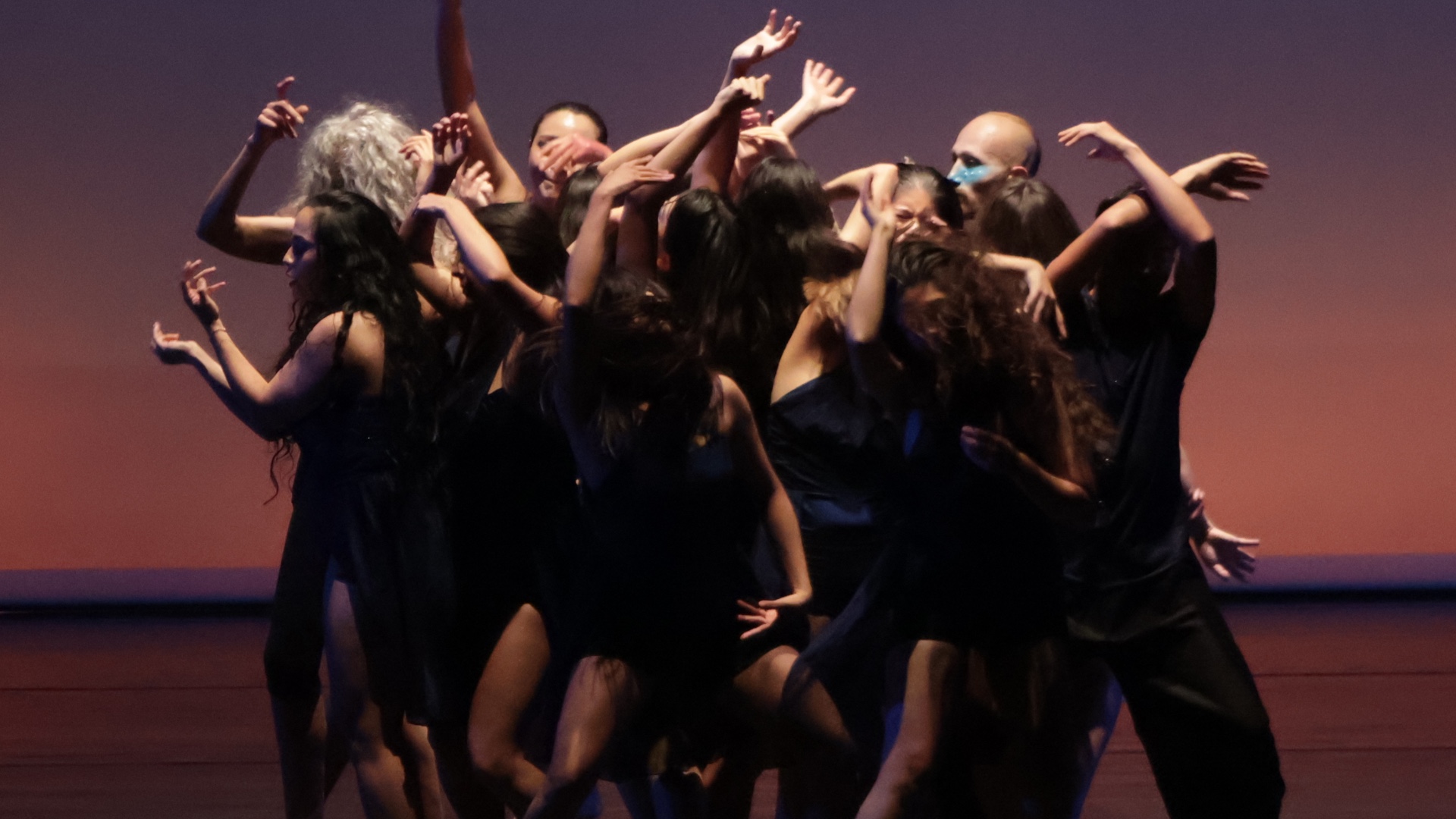 Seres de carne y hueso salen a escena en CU